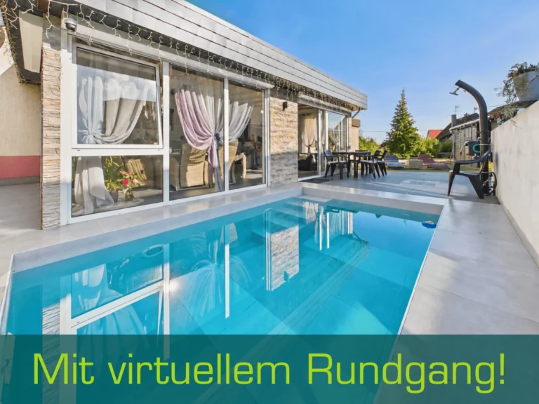 Poolbereich mit Wintergarten